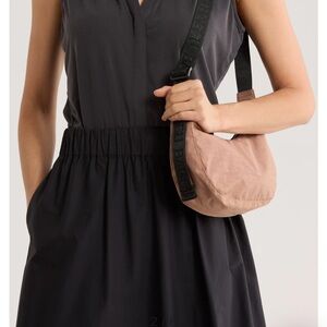 Baggu mini crescent in cocoa